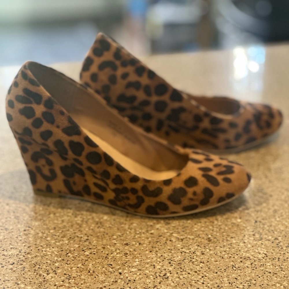 Bella Marie wedges in Leopard suede
